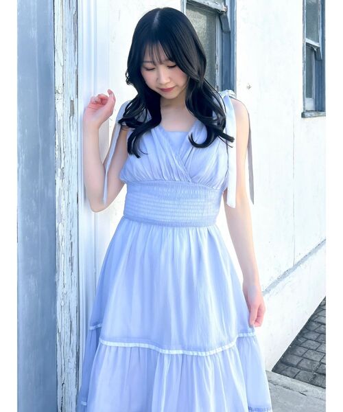 dazzlin(ダズリン)の「ドラマティックティアードワンピース(ワンピース・レディース・その他1/ベージュ/ブルー・MEDIUM/SMALL)」の2枚目の写真