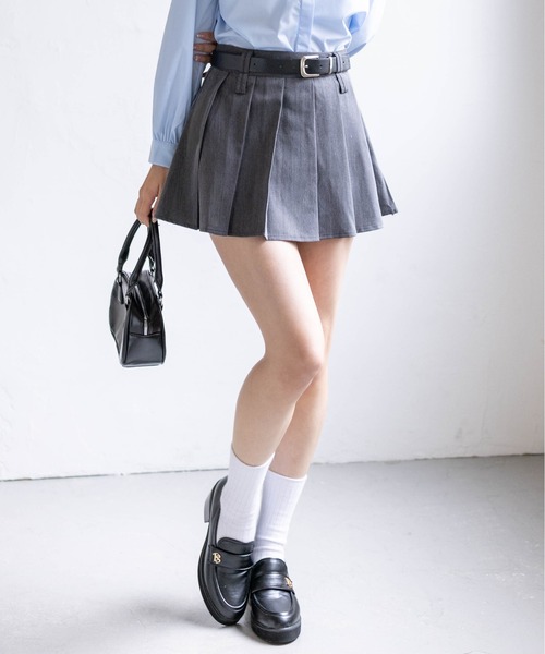 clear（クリア）の「ベルト付きプリーツミニスカート［骨格ウェーブ/カジュアル/春夏］（スカート・レディース・グレー/ブラック・M/S）」の2枚目の写真
