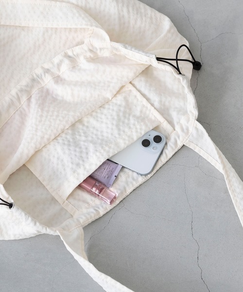 welleg(ウェレッグ)の「巾着 ロゴ刺繍 トートバッグ(トートバッグ・レディース・グリーン/パープル/ブラック/アイボリー/グレー・フリー)」の6枚目の写真