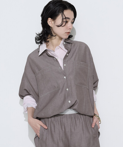 Gabardine K.T(ギャバジンケーティー)の「オトナシャンブレー たっぷりシャツ(シャツ/ブラウス・レディース・ベージュ/ブラウン/ブラック・9号/7号)」の2枚目の写真