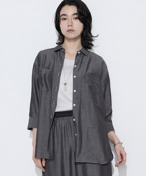 Gabardine K.T(ギャバジンケーティー)の「オトナシャンブレー たっぷりシャツ(シャツ/ブラウス・レディース・ベージュ/ブラウン/ブラック・9号/7号)」の1枚目の写真