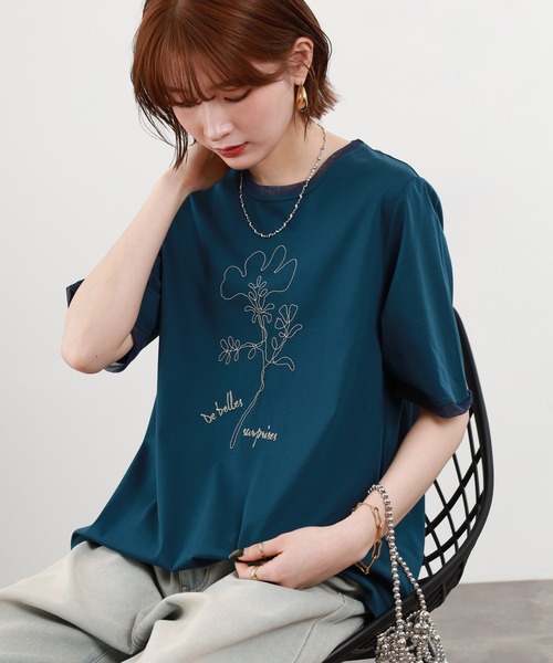 BRODIAEA(ブローディア)の「BRODIAEA ボールチェーン花柄半袖Tシャツ(Tシャツ/カットソー・レディース・グレイッシュベージュ/ダークグリーン/ネイビー・40)」の3枚目の写真