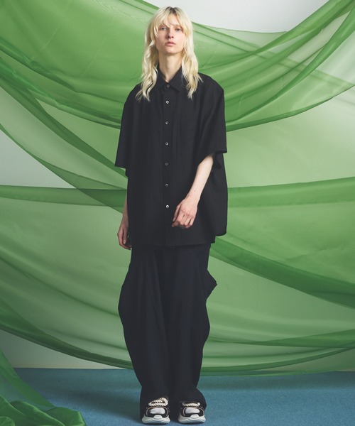 MAISON SPECIAL(メゾンスペシャル)の「《UNISEX》Triacetate Prime-Over Short Sleeve Shirt/トリアセテートプライムオーバーショートスリーブシャツ【MAISON SPECIAL/メゾンスペシャル】(シャツ/ブラウス・メンズ・チャコールグレー/ブルー/ブラック/グレイッシュベージュ・0/1/2)」の9枚目の写真