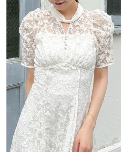 dazzlin(ダズリン)の「ネックツイスト刺繍レースドレス(ドレス・レディース・ブラック/アイボリー/ラベンダー・SMALL/MEDIUM)」の8枚目の写真