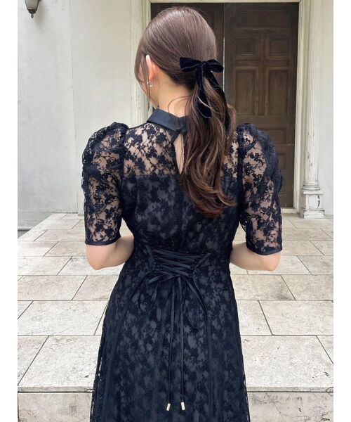 dazzlin(ダズリン)の「ネックツイスト刺繍レースドレス(ドレス・レディース・ブラック/アイボリー/ラベンダー・SMALL/MEDIUM)」の18枚目の写真