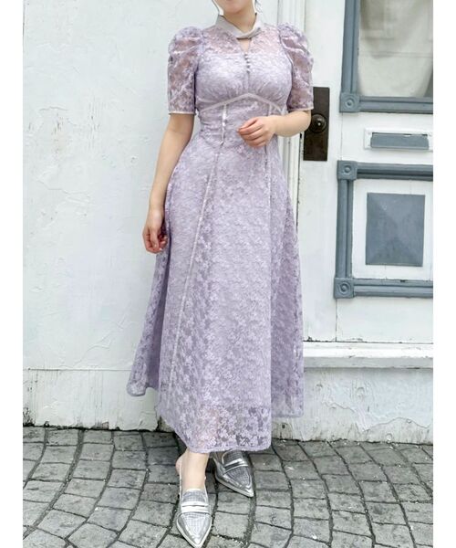 dazzlin(ダズリン)の「ネックツイスト刺繍レースドレス(ドレス・レディース・ブラック/アイボリー/ラベンダー・SMALL/MEDIUM)」の19枚目の写真