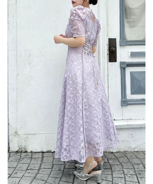 dazzlin(ダズリン)の「ネックツイスト刺繍レースドレス(ドレス・レディース・ブラック/アイボリー/ラベンダー・SMALL/MEDIUM)」の21枚目の写真