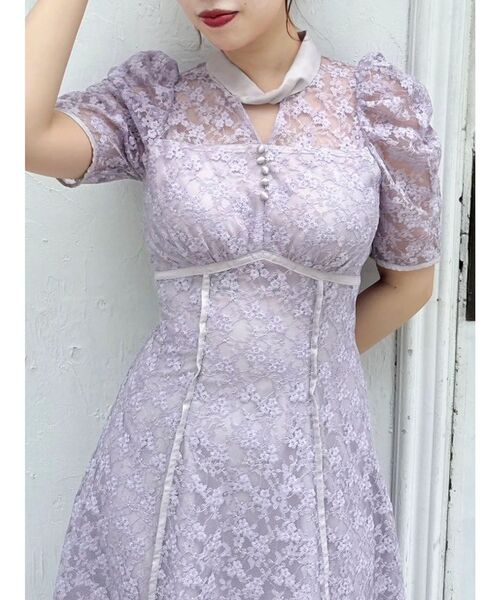 dazzlin(ダズリン)の「ネックツイスト刺繍レースドレス(ドレス・レディース・ブラック/アイボリー/ラベンダー・SMALL/MEDIUM)」の22枚目の写真
