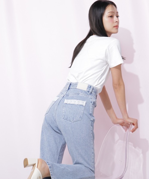 JILL by JILL STUART(ジルバイジルスチュアート)の「ピコレースセミフレアデニムパンツ(デニムパンツ・レディース・ブルー/グレー・MEDIUM/SMALL)」の1枚目の写真