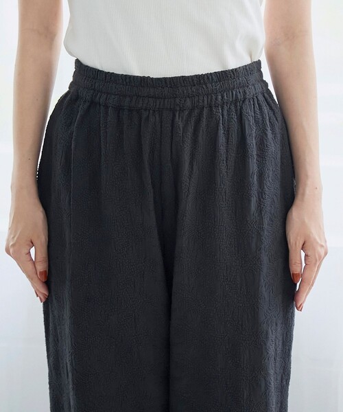 coen(コーエン)の「【Lipa(リパ)別注】総刺繍イージーワイドパンツ(インフルエンサー紹介アイテム)(その他パンツ・レディース・レッド/オフホワイト/ブラック・L/M)」の11枚目の写真
