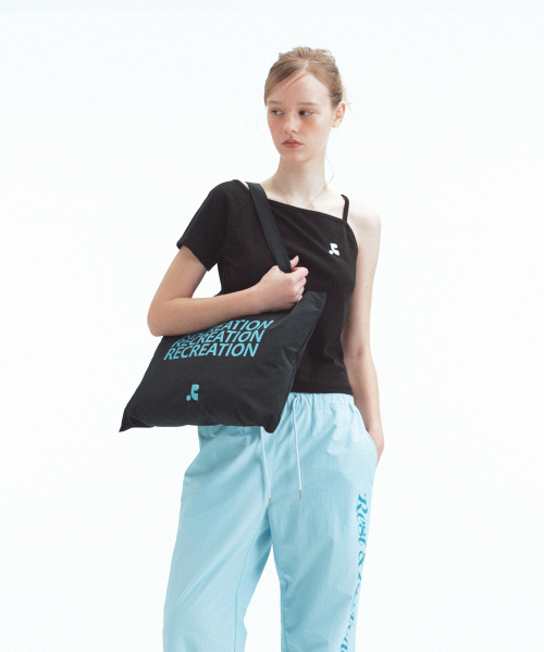 Rest&Recreation（レストアンドレクリエーション）の「NYLON SHOULDER BAG - BLACK（ショルダーバッグ・レディース・その他・ONE）」の3枚目の写真