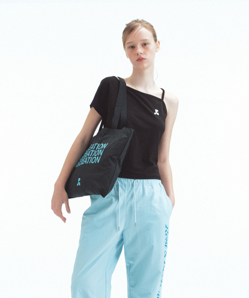 Rest&Recreation（レストアンドレクリエーション）の「NYLON SHOULDER BAG - BLACK（ショルダーバッグ・レディース・その他・ONE）」の6枚目の写真