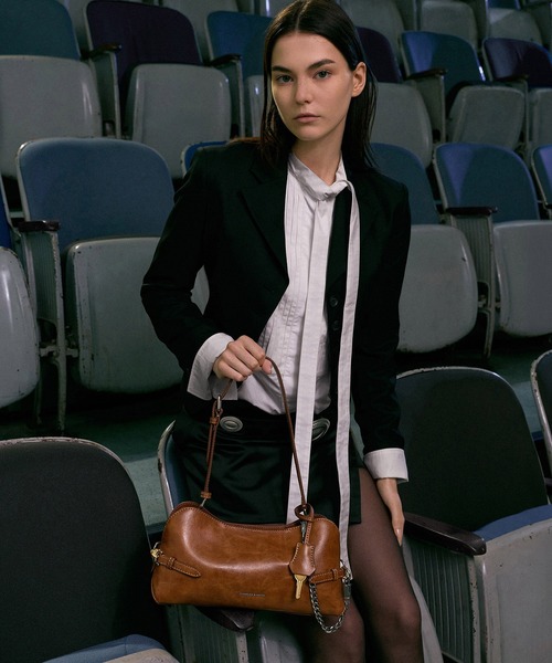 CHARLES & KEITH(チャールズ & キース)の「Delfina デルフィナ チェーン サイドベルト ショルダーバッグ(ショルダーバッグ・レディース・ダークブラウン系3・M)」の3枚目の写真