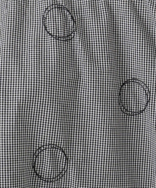 one'sterrace(ワンズテラス)の「サークルドット刺繍 6分袖ブラウス(シャツ/ブラウス・レディース・ブラック系8/アイボリー系8/イエロー系8・02)」の5枚目の写真