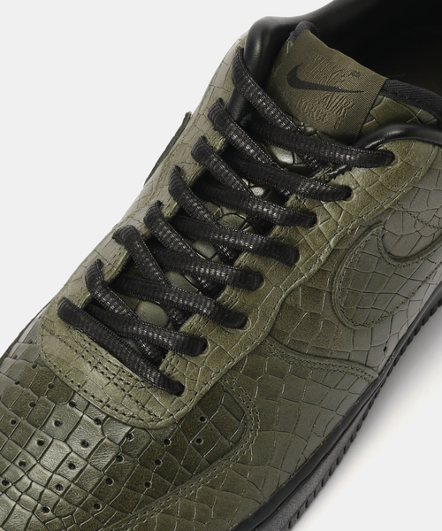 NIKE(ナイキ)の「NIKE AIR FORCE 1 '07 PRM IQ3370-325(スニーカー・メンズ・カーキ・30cm/29cm/25.5cm/28.5cm/28cm/27.5cm/27cm/26.5cm/26cm)」の6枚目の写真