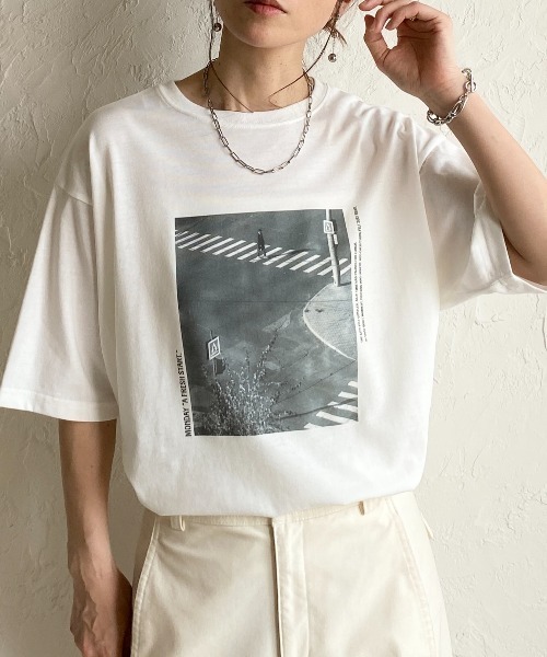 She's Closet（シーズクローゼット）の「オーバーサイズ 半袖 ロゴフォト プリントTシャツ（Tシャツ/カットソー・レディース・ホワイト/ホワイト系その他3/ホワイト系その他2/ホワイト系その他/ホワイト系その他4/ホワイト系その他5・FREE）」の5枚目の写真