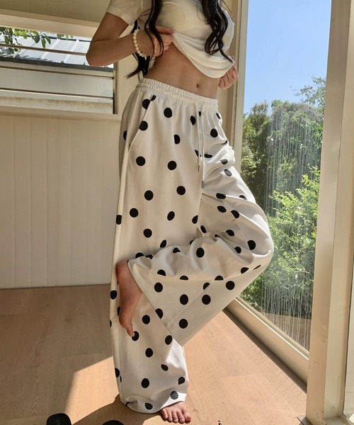 Sibra(シブラ)の「【主役級ドット】楽ちん美脚見えワイドパンツ/ウエストゴム イージーパンツ(その他パンツ・レディース・ホワイト・M)」の6枚目の写真