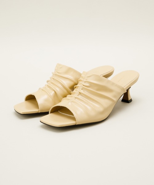 LE VERNIS(ル・ベルニ)の「LE VERNIS(ル・ベルニ) Gather square mules(サンダル・レディース・イエロー/レッド・23.5cm/24.5cm)」の2枚目の写真