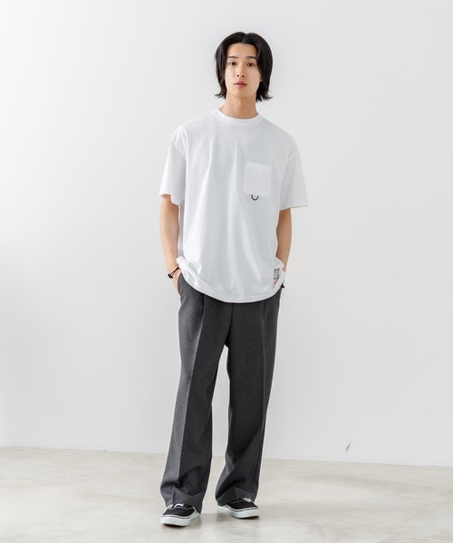 OUTDOOR EXCHANGE(アウトドアエクスチェンジ)の「【OUTDOOR EXCHANGE/アウトドアエクスチェンジ】×【ZERO STAIN/ゼロステイン】コラボ 裾ドローコード 胸ポケット Tシャツ(Tシャツ/カットソー・メンズ・ホワイト/スミクロ・MEDIUM/LARGE)」の3枚目の写真