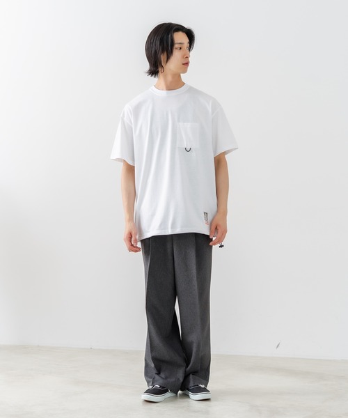 OUTDOOR EXCHANGE(アウトドアエクスチェンジ)の「【OUTDOOR EXCHANGE/アウトドアエクスチェンジ】×【ZERO STAIN/ゼロステイン】コラボ 裾ドローコード 胸ポケット Tシャツ(Tシャツ/カットソー・メンズ・ホワイト/スミクロ・MEDIUM/LARGE)」の4枚目の写真