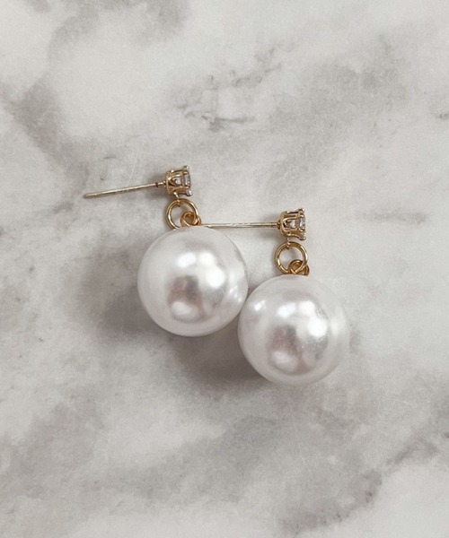 yu-ka(ユーカ)の「YU-KA:パールドロップピアス Pearl drop earrings(ピアス(両耳用)・レディース・ホワイト・FREE)」の1枚目の写真