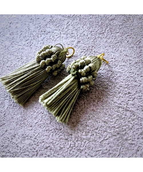 tone(トーン)の「【Willija】《着せ替えタッセル》お手持ちのピアスやイヤリングを華やかに(MA)(ピアス(両耳用)・レディース・ブラウン/ブルー系1/ホワイト系2/ピンク系2/ホワイト系1/ピンク系1/オレンジ系2/オレンジ系1/ゴールド/グリーン系2/ブルー系2/モスグリーン/グリーン系1/ゴールド系3/ゴールド系2/ゴールド系8/ゴールド系7/ゴールド系6/ゴールド系5/ゴールド系4・FREE)」の5枚目の写真