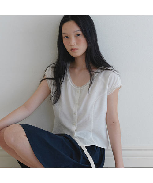 URAGO（ユラーゴ）の「Lizzy Lace blouse（シャツ/ブラウス・レディース・ダークネイビー/クリーム・FREE）」の2枚目の写真