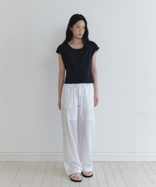 URAGO（ユラーゴ）の「Lizzy Lace blouse（シャツ/ブラウス・レディース・ダークネイビー/クリーム・FREE）」の6枚目の写真