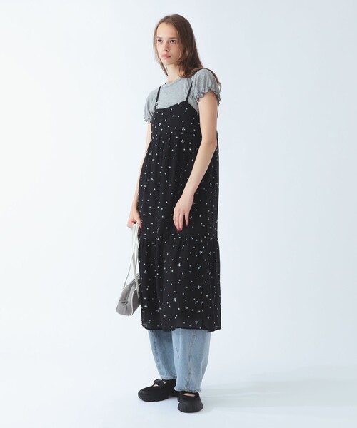 Ray BEAMS(レイビームス)の「刺繍 ティアード キャミ ワンピース(ワンピース・レディース・ブラック/クリーム・ONE SIZE)」の1枚目の写真