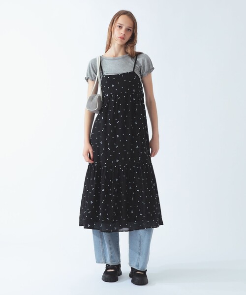 Ray BEAMS(レイビームス)の「刺繍 ティアード キャミ ワンピース(ワンピース・レディース・ブラック/クリーム・ONE SIZE)」の3枚目の写真