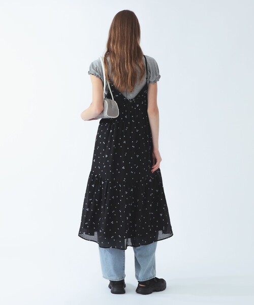 Ray BEAMS(レイビームス)の「刺繍 ティアード キャミ ワンピース(ワンピース・レディース・ブラック/クリーム・ONE SIZE)」の5枚目の写真