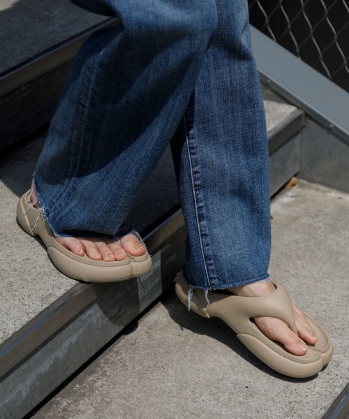 PAES（ペイズ）の「New Flipflop Basic WOMENS（サンダル・レディース・ホワイト/ライトベージュ・25/24/23）」の3枚目の写真