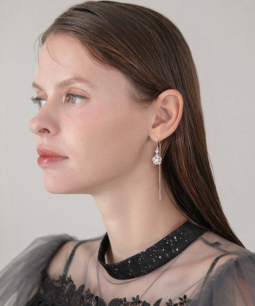 Leja(レジャ)の「【LEJA】パールビジューフラワーアメリカンピアス結婚式 パーティー 成人式 二次会 同窓会 お呼ばれ オケージョン 20代 30代(ピアス(両耳用)・レディース・シルバー・FREE)」の5枚目の写真
