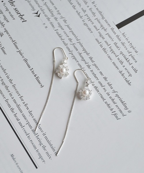 Leja(レジャ)の「【LEJA】パールビジューフラワーアメリカンピアス結婚式 パーティー 成人式 二次会 同窓会 お呼ばれ オケージョン 20代 30代(ピアス(両耳用)・レディース・シルバー・FREE)」の2枚目の写真