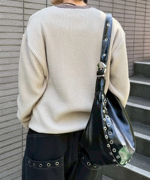 Chikashitsu +(チカシツプラス)の「【Chikashitsu +】eyelet cross bag / 【チカシツプラス】アイレットクロスショルダーバッグ(ショルダーバッグ・メンズ・ブラック・ONE SIZE)」の15枚目の写真