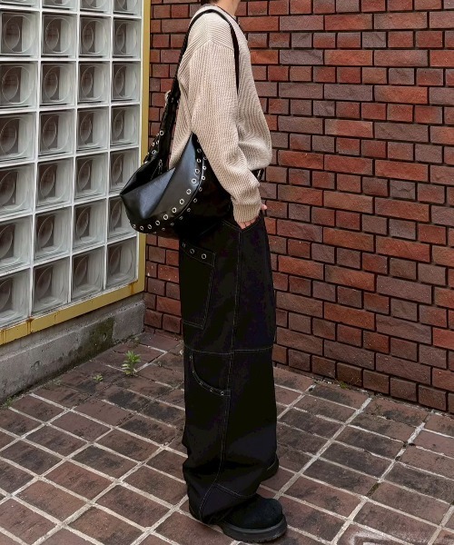 Chikashitsu +(チカシツプラス)の「【Chikashitsu +】eyelet cross bag / 【チカシツプラス】アイレットクロスショルダーバッグ(ショルダーバッグ・メンズ・ブラック・ONE SIZE)」の17枚目の写真