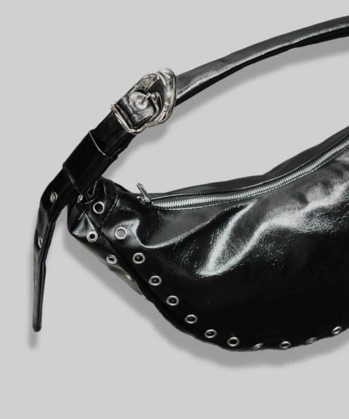 Chikashitsu +(チカシツプラス)の「【Chikashitsu +】eyelet cross bag / 【チカシツプラス】アイレットクロスショルダーバッグ(ショルダーバッグ・メンズ・ブラック・ONE SIZE)」の21枚目の写真