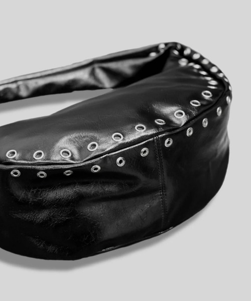 Chikashitsu +(チカシツプラス)の「【Chikashitsu +】eyelet cross bag / 【チカシツプラス】アイレットクロスショルダーバッグ(ショルダーバッグ・メンズ・ブラック・ONE SIZE)」の22枚目の写真