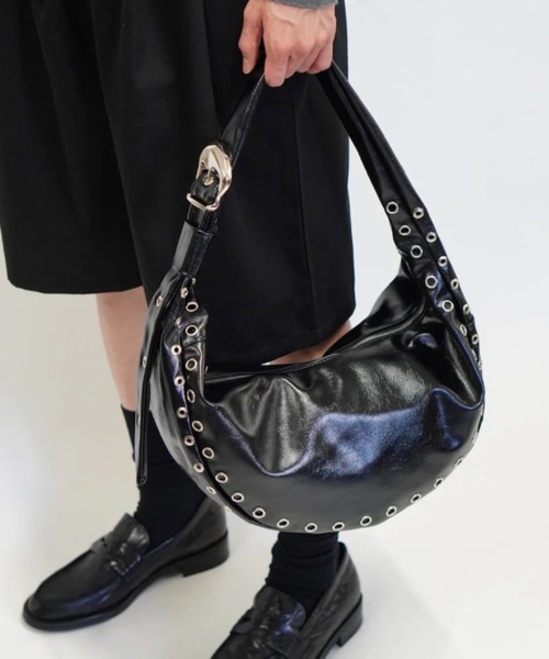 Chikashitsu +(チカシツプラス)の「【Chikashitsu +】eyelet cross bag / 【チカシツプラス】アイレットクロスショルダーバッグ(ショルダーバッグ・メンズ・ブラック・ONE SIZE)」の10枚目の写真