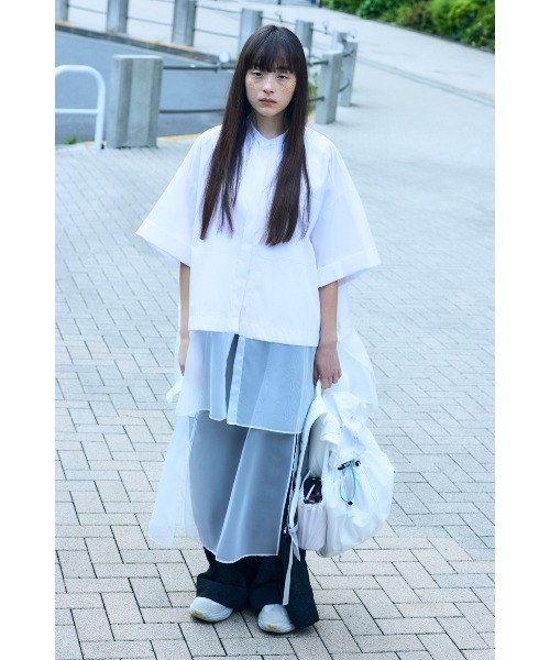 ENFOLD(エンフォルド)の「SHEER BOTTOM SHIRT(Tシャツ/カットソー・レディース・ホワイト/ネイビー・38)」の4枚目の写真