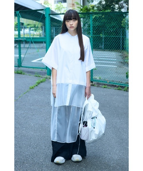 ENFOLD(エンフォルド)の「SHEER BOTTOM SHIRT(Tシャツ/カットソー・レディース・ホワイト/ネイビー・38)」の6枚目の写真