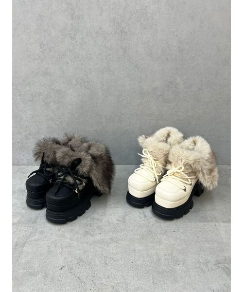EMODA(エモダ)の「フェイクファーショートブーツ(ブーツ・レディース・ブラック/アイボリー・SMALL/MEDIUM/LARGE)」の6枚目の写真