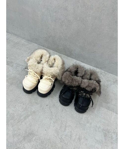 EMODA(エモダ)の「フェイクファーショートブーツ(ブーツ・レディース・ブラック/アイボリー・SMALL/MEDIUM/LARGE)」の7枚目の写真