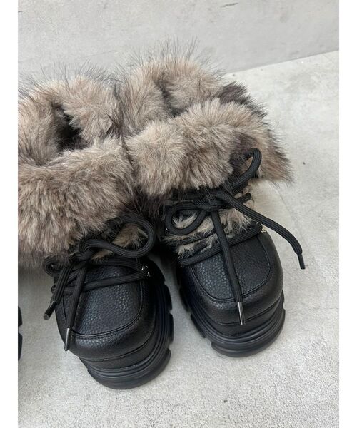 EMODA(エモダ)の「フェイクファーショートブーツ(ブーツ・レディース・ブラック/アイボリー・SMALL/MEDIUM/LARGE)」の8枚目の写真