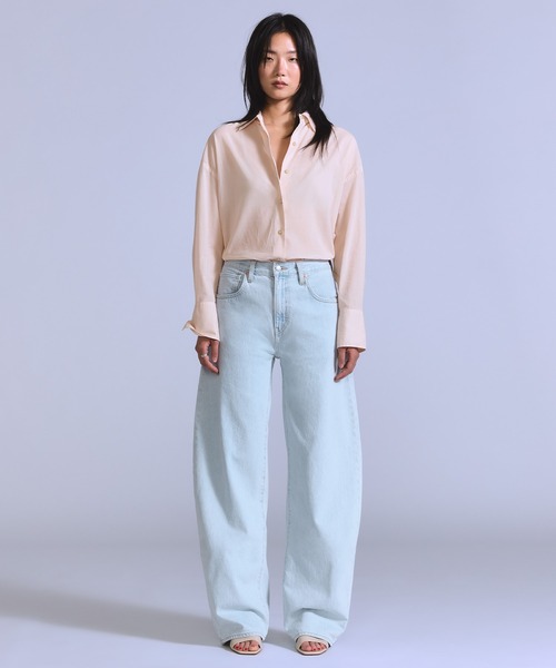 Levi's(リーバイス)の「Levi's/リーバイス BLUETAB(TM) DROP バレルジーンズ(デニムパンツ・レディース・ライトインディゴブルー・28inch/27inch/26inch/25inch/24inch/23inch)」の2枚目の写真