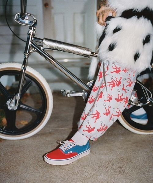 VANS(バンズ)の「バンズ 【 Vans 】- スニーカー【VANS Authentic RACING RED / BLUE VN000EHHIZQ】(スニーカー・メンズ・レッド・28.0cm/27.5cm/26.5cm/26.0cm)」の9枚目の写真