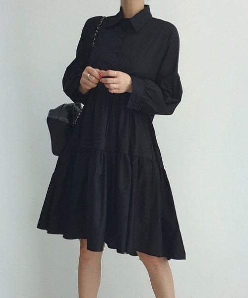 AMAJI(アマジ)の「ランタンスリーブ長袖ワンピース × ニットベスト セットアップ(セットアップ・レディース・ブラック/ベージュ・FREE)」の3枚目の写真