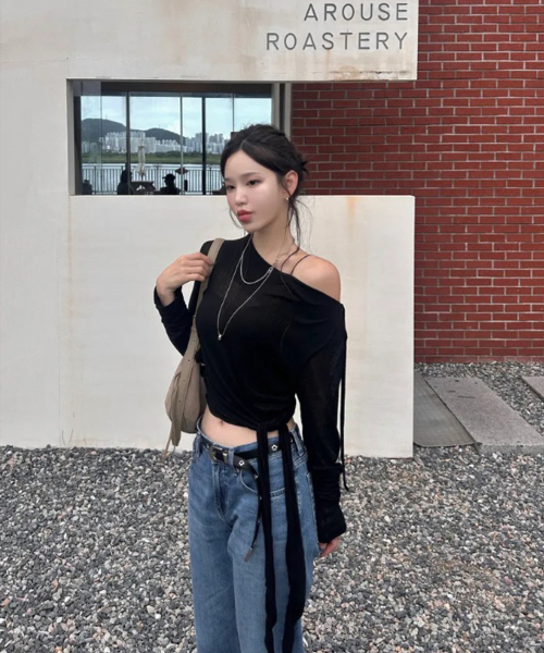UNKNOWN PLANET（アンノウンプラネット）の「2WAYシアードレープロングスリーブTシャツ ブラック（Tシャツ/カットソー・レディース・その他・FREE）」の3枚目の写真