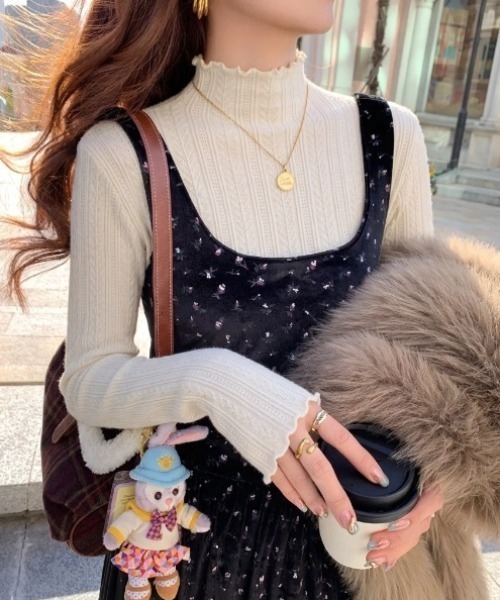 HAILY（ヘイリー）の「ケーブルリブメロウハイネックニット（ニット/セーター・レディース・ブラック/ホワイト/グレー・FREE）」の10枚目の写真