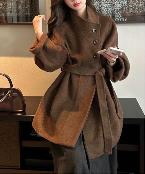 &soiree(アンドソワレ)の「スタンドカラールーズシルエットコート(その他アウター・レディース・ブラウン・SMALL/MEDIUM)」の3枚目の写真